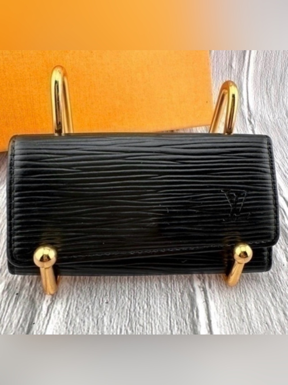 AUTHENTIC Louis Vuitton key holder. Color: Black.